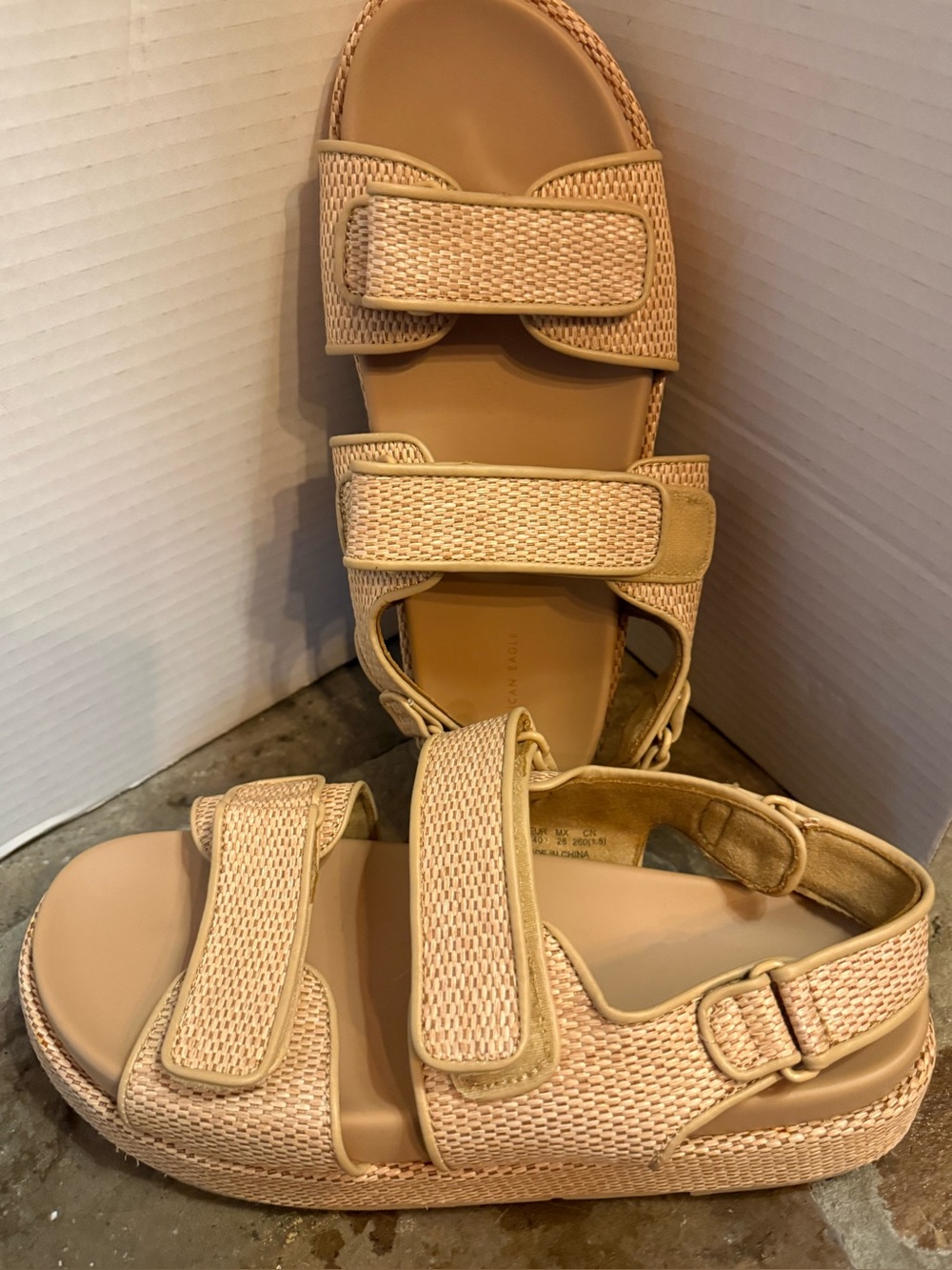 Women’s AMERICAN EAGLE OUTFITTERS Nude Tan Sandals With Adjustable Straps-Size 9